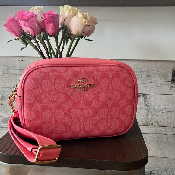 Coach Handbags - Coach women’s purse. Size O/S